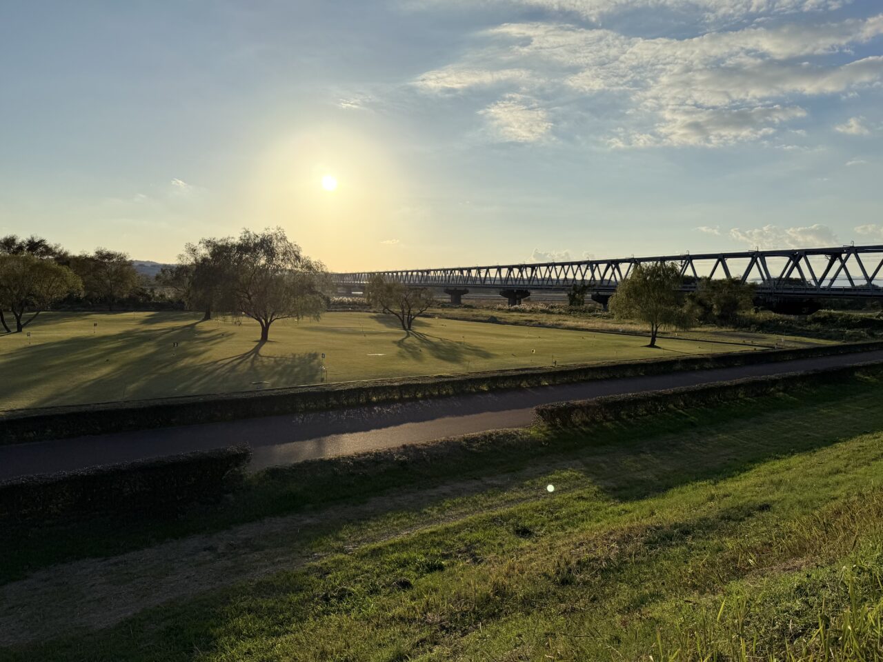 藤枝市の大井川河川敷陸上競技場